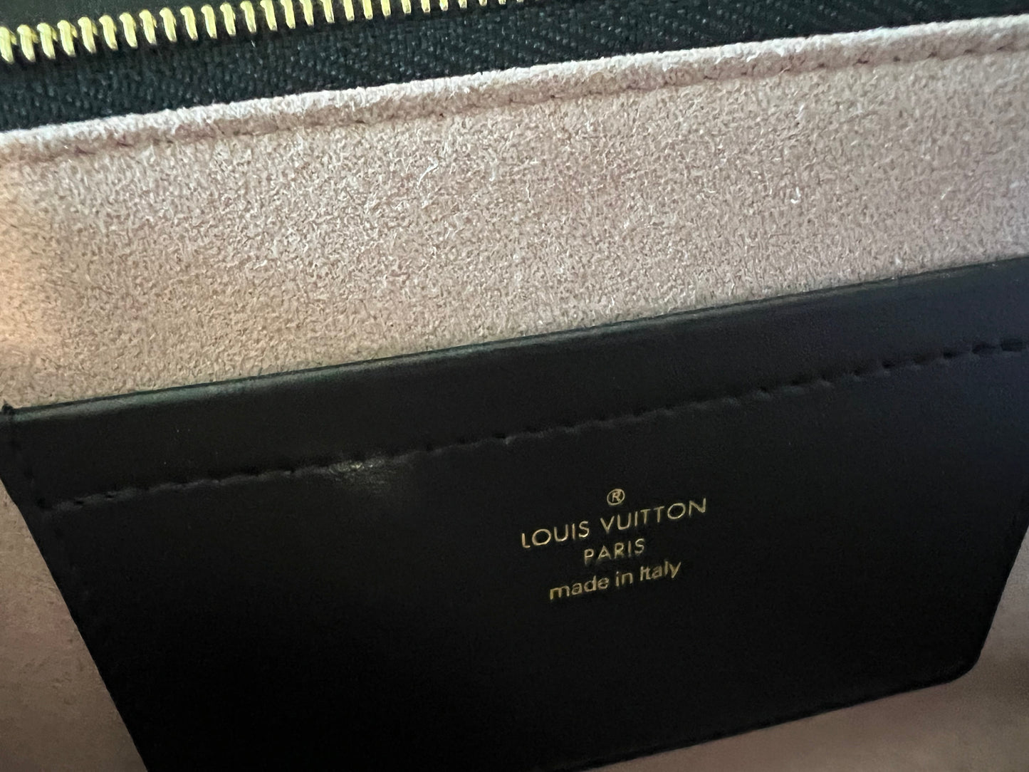 Pre-loved Louis Vuitton Pochette Coussin