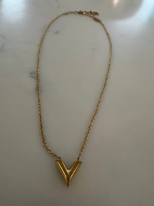 Louis Vuitton Essential V Logo Chain Necklace