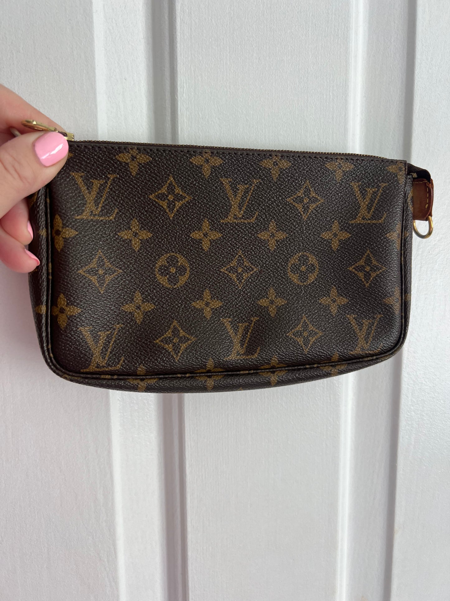 Pre-loved Louis Vuitton Pochette Accessories