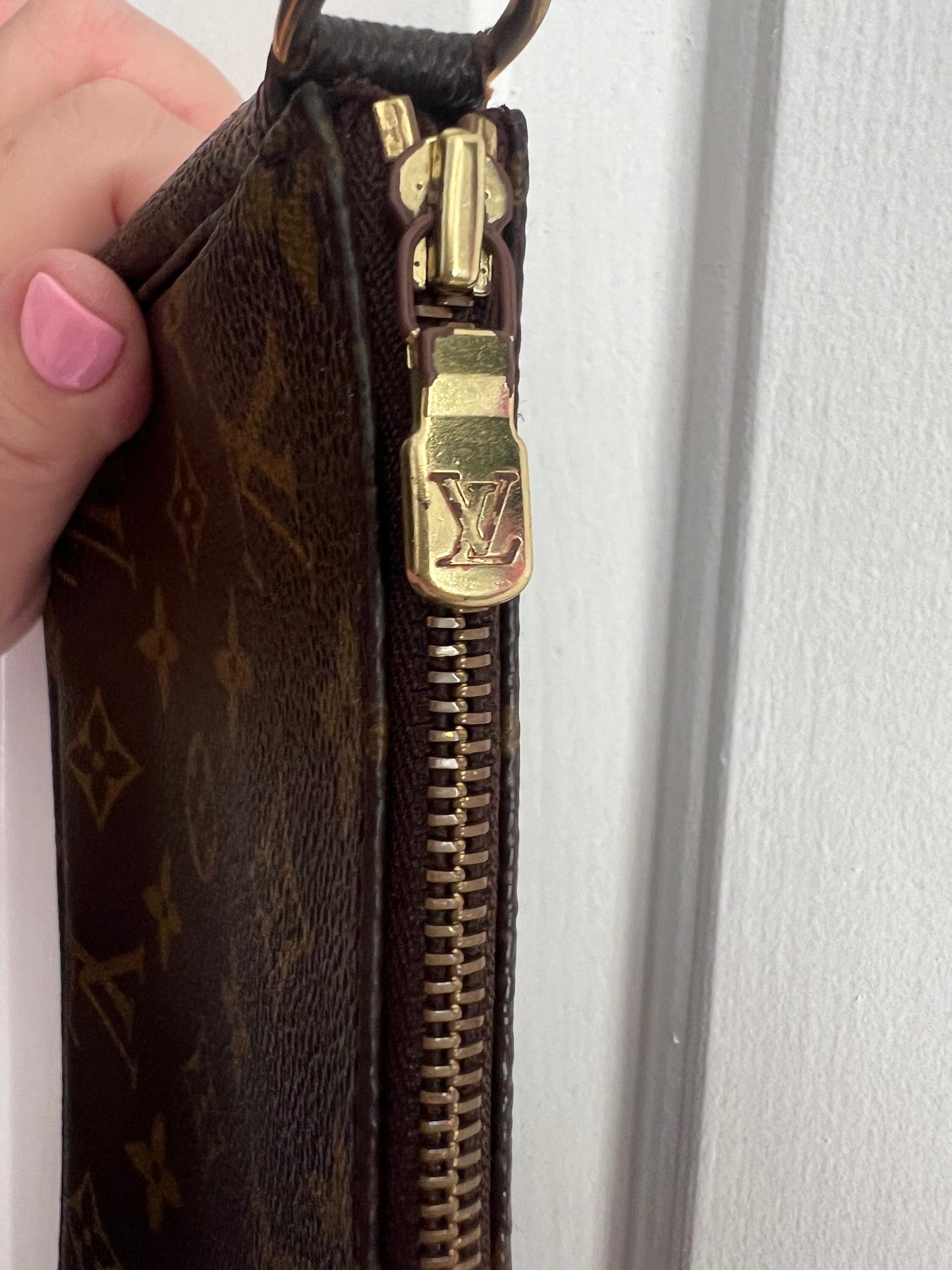 Pre-loved Louis Vuitton Pochette Accessories