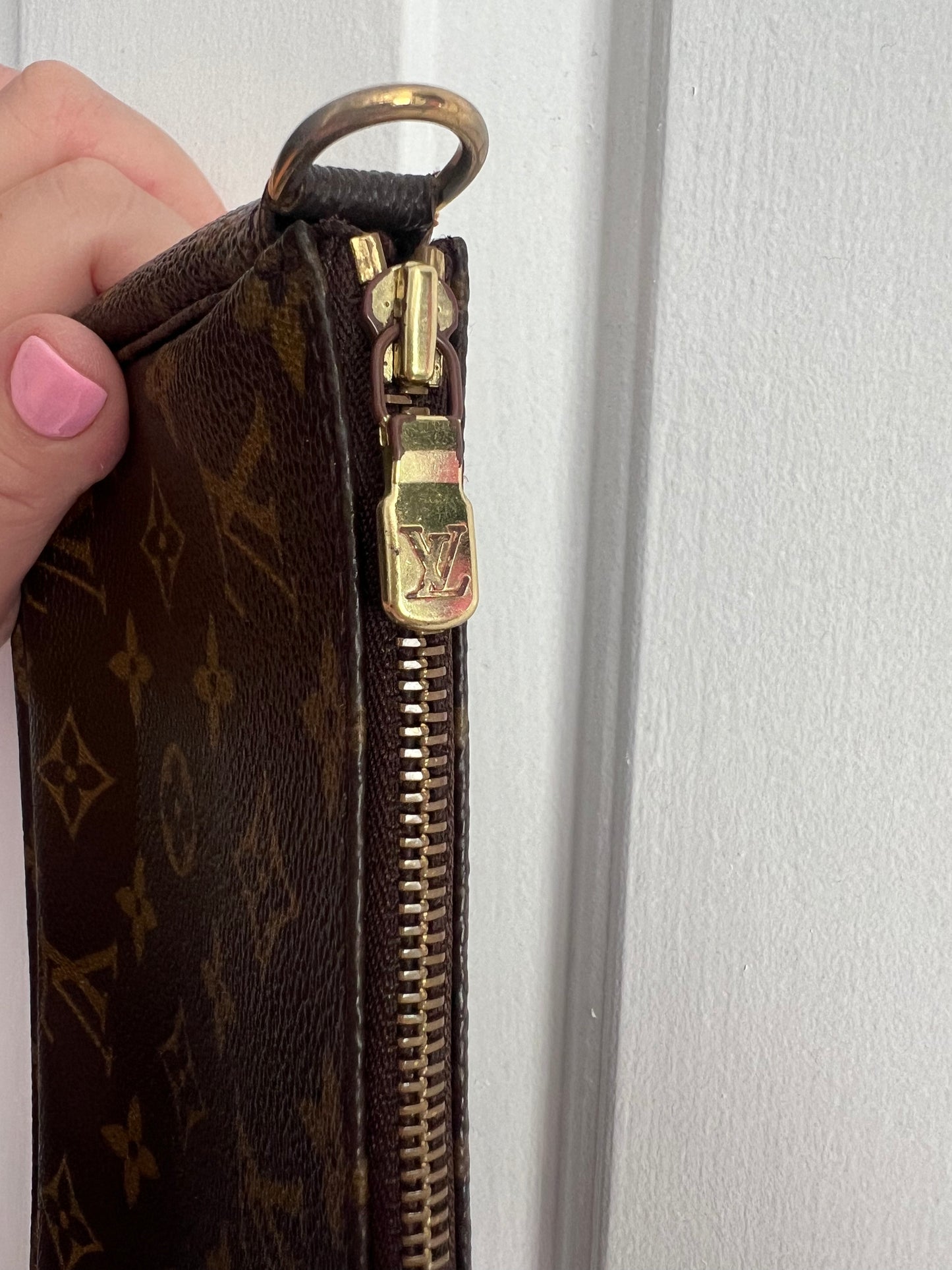 Pre-loved Louis Vuitton Pochette Accessories